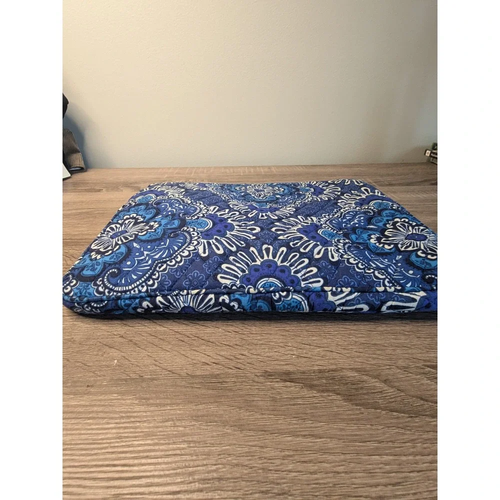 Vera Bradley Laptop Tablet Sleeve Case Blue‎ Medallion Quilted Zip